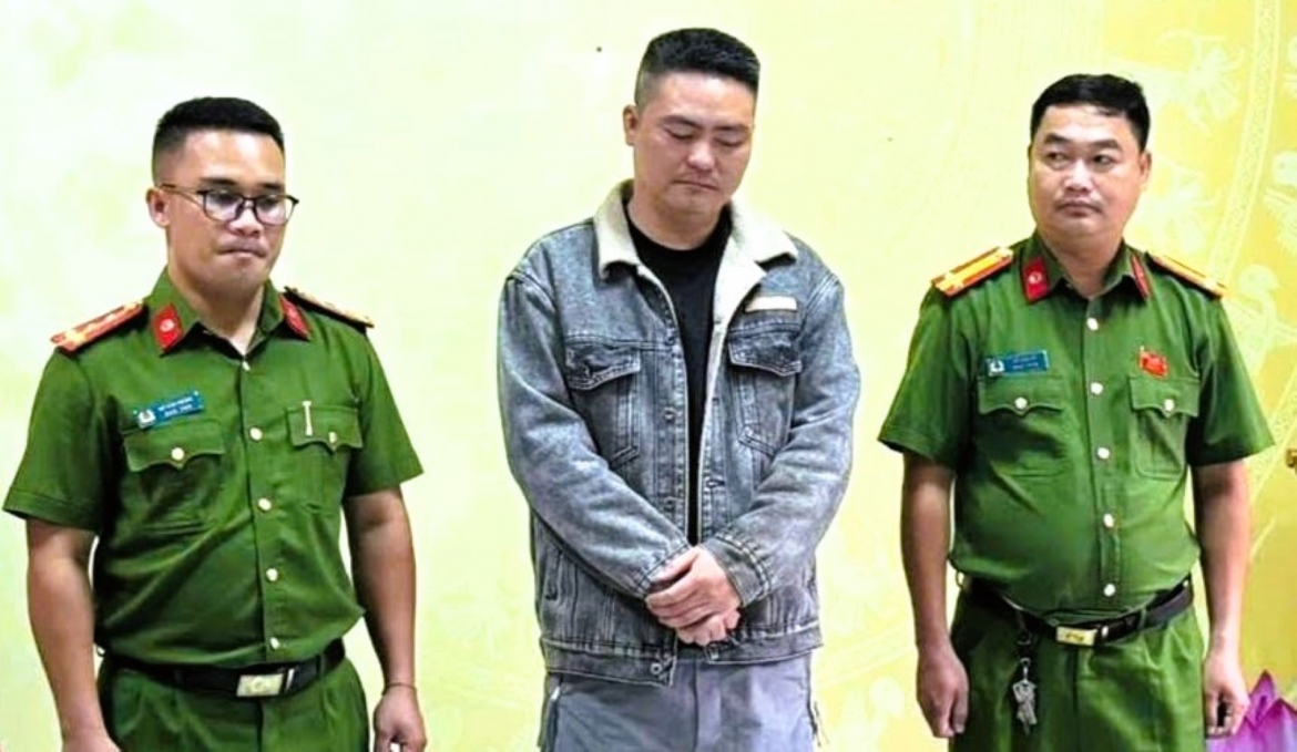 nguyen-dinh-phung-luc-bi-bat-anh-cong-an-quang-tri.jpg