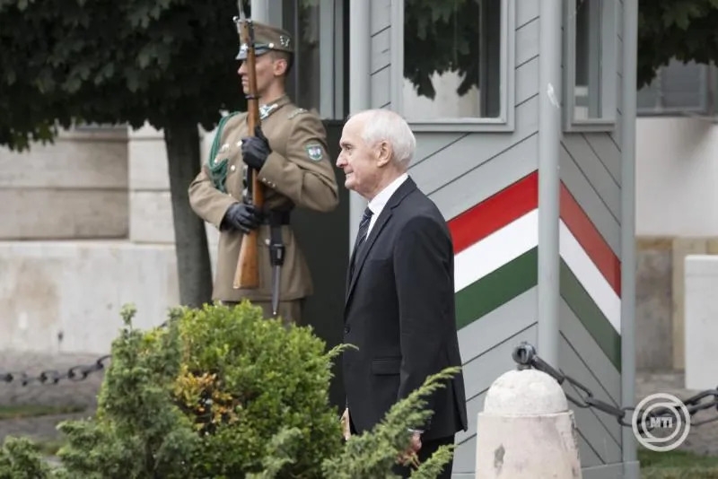 Tân Tổng thống Hungary Andras Baka chính thức nhậm chức (Ảnh-Theo mti.hu)
