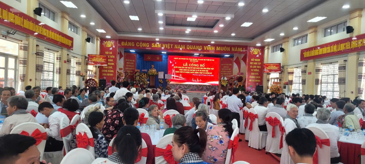 nhieu-xa-phuong-o-tinh-dong-thap-vua-lam-le-don-nhan-danh-hieu-an-toan-khu.jpg