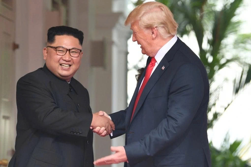 Tổng thống Donald Trump gặp nhà lãnh đạo Kim Jong un tại Singapore năm 2018 (Ảnh: Reuters).