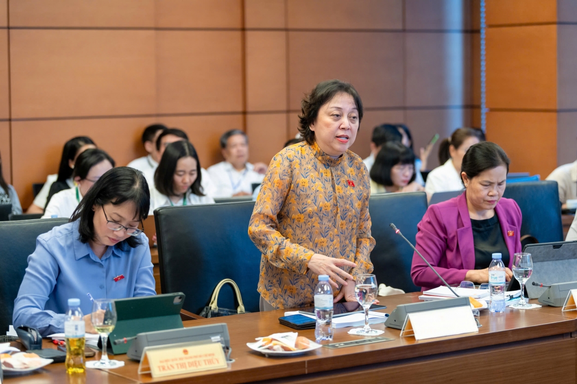 pham-khanh-phong-lan.jpg