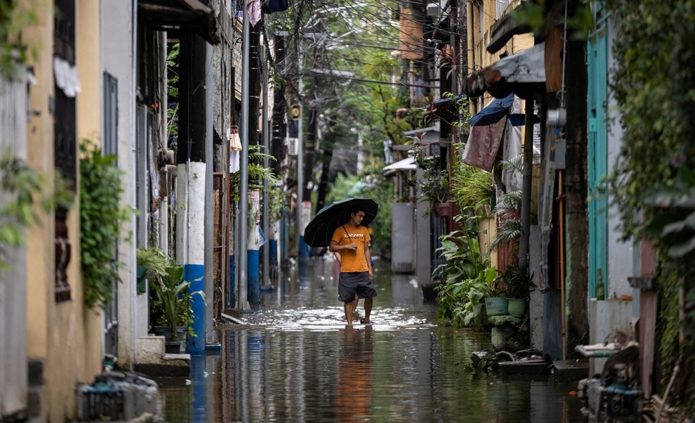 Ngập lụt trên diện rộng tại Philippine do gió mùa Tây Nam. Ảnh: Reuters