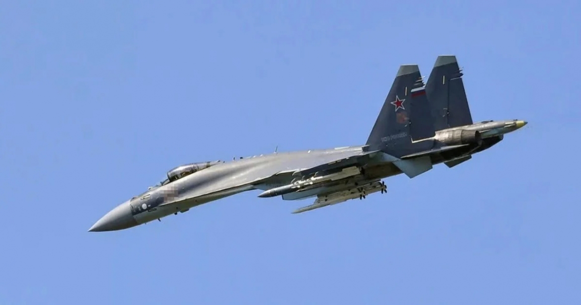 Tiêm kích Su-35 Nga được trang bị tên lửa Kh-31PM. Ảnh: MW