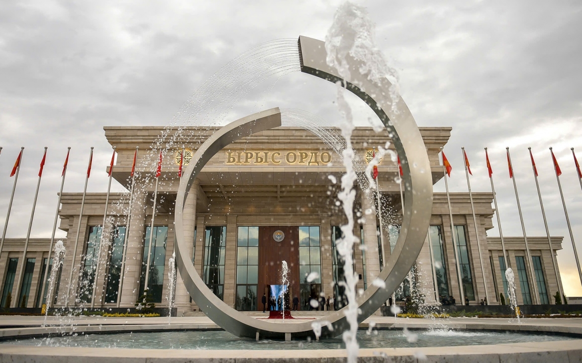 thu-do-kyrgyzstan-thanh-pho-bishkek-.van-fong-tong-thong-kyrgyzstan.jpg