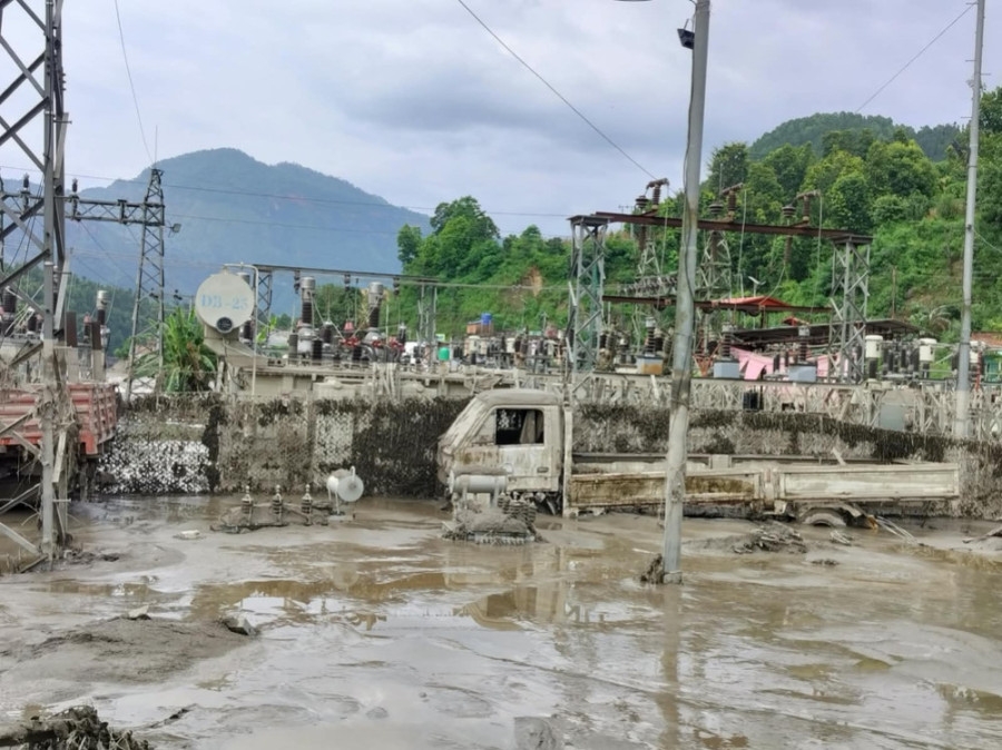 Một trạm biến áp điện tại huyện Rasuwa của Nepal sau trận lũ quét. Ảnh: Bộ Năng lượng Nepal