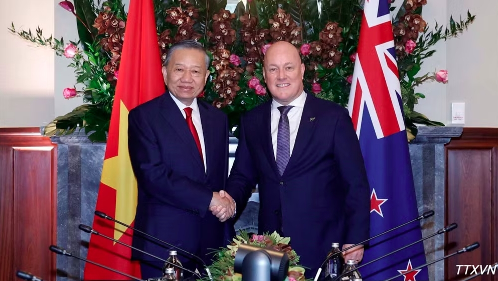 Tổng Bí thư, Chủ tịch nước Tô Lâm và Thủ tướng New Zealand Christopher Luxon chụp ảnh chung. (Ảnh: Thống Nhất/TTXVN)