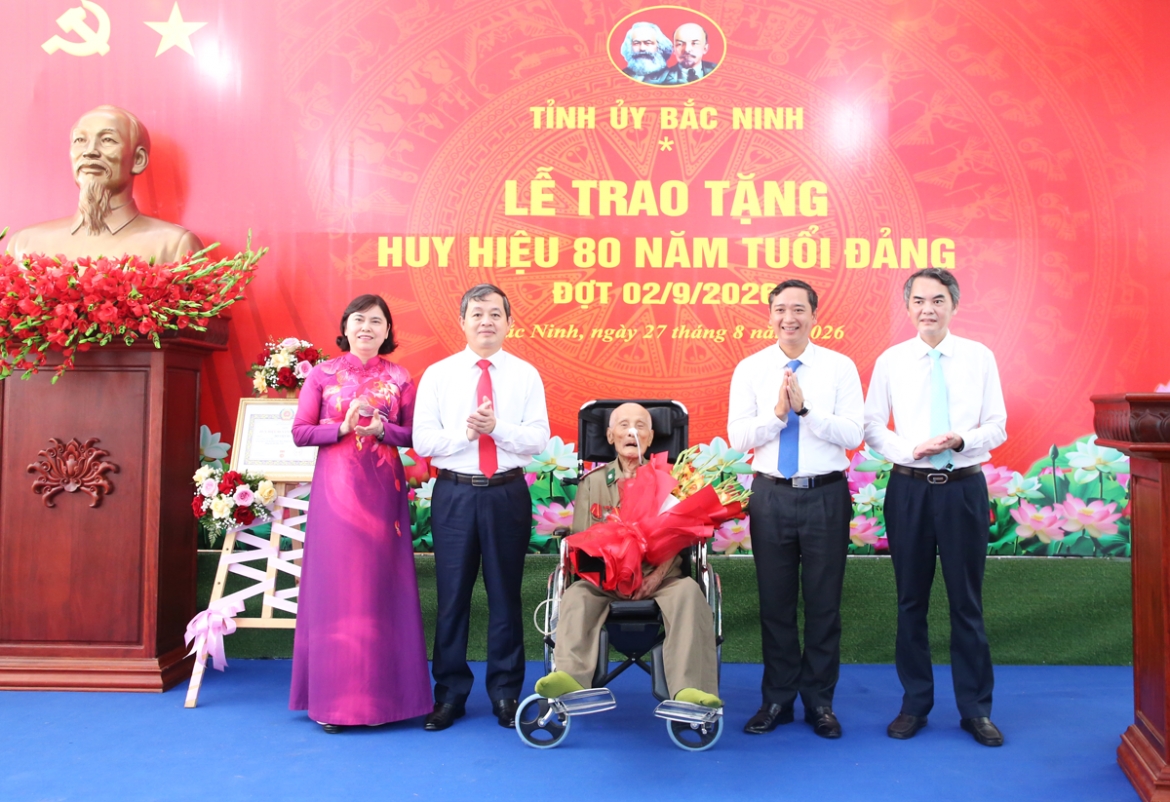 trao-huy-hieu-dang-1.png