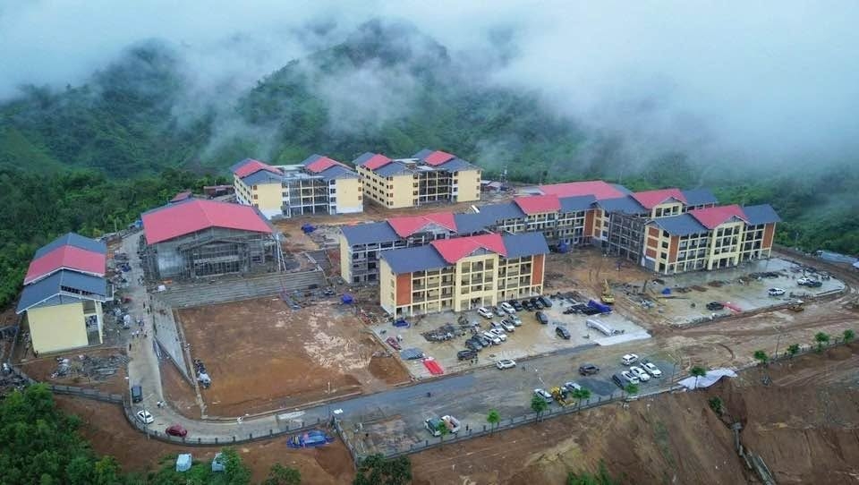 truong_pho_thong_noi_tru_lien_cap_xa_a_mu_sung_da_hoan_thanh_khoang_92_khoi_luong_anh_manh_dung_20260805220239.jpg