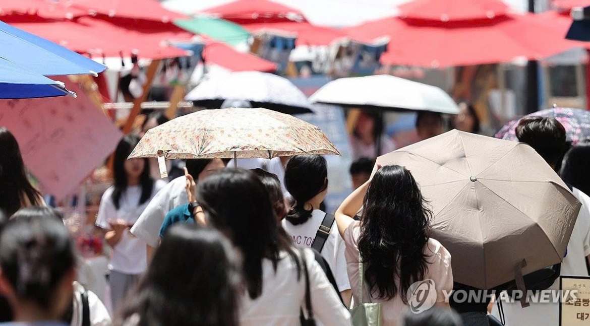 Nhiệt độ tại Hàn Quốc có thời điểm vượt qua 42 độ C (Ảnh Yonhap)