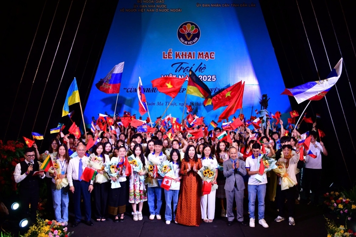 uy-ban-nguoi-viet.jpg