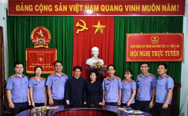 vks-va-gia-dinh-hai-chau-be.jpeg