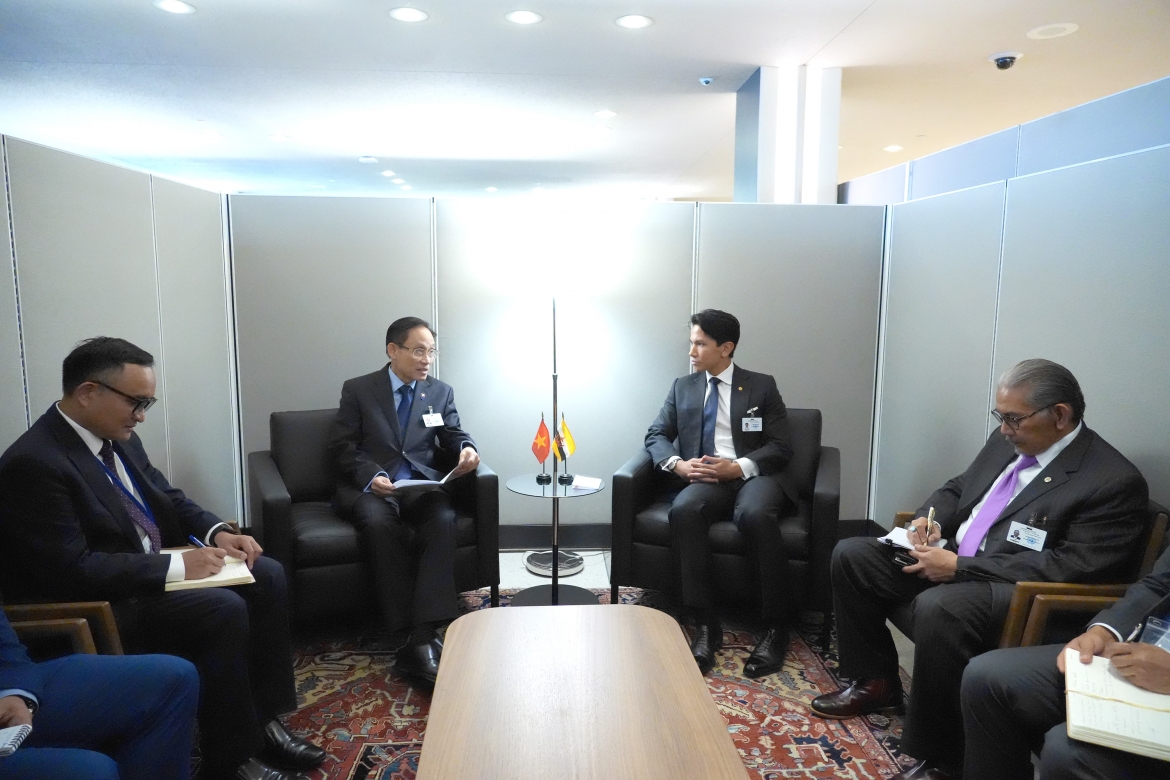 bt-le-hoai-trung-gap-hoang-tu-bo-truong-ngoai-giao-brunei.jpg