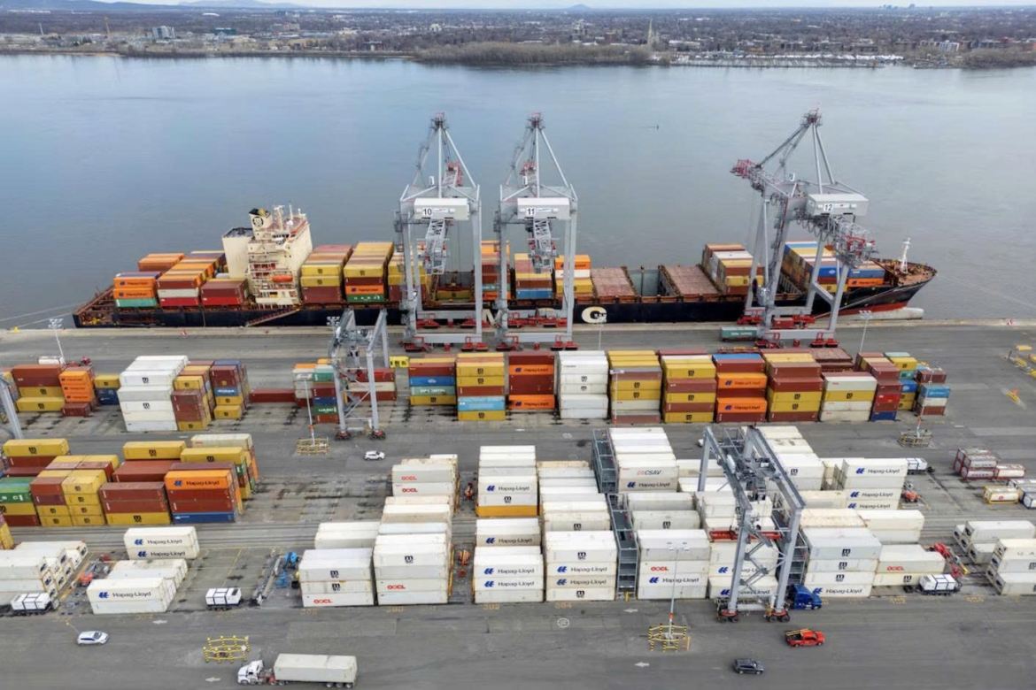 cac-container-van-chuyen-tai-cang-montreal-canada.-anh-reuters.jpg