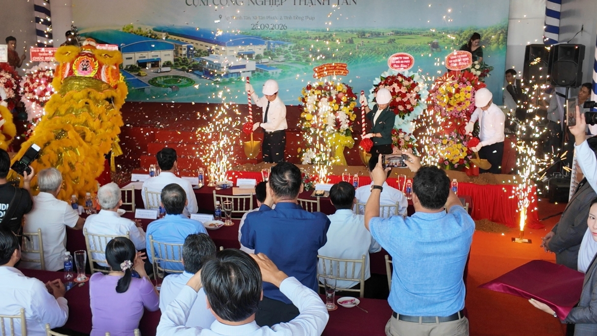 cac-dai-bieu-du-le-khoi-cong-cum-cong-nghiep-thanh-tan.jpg