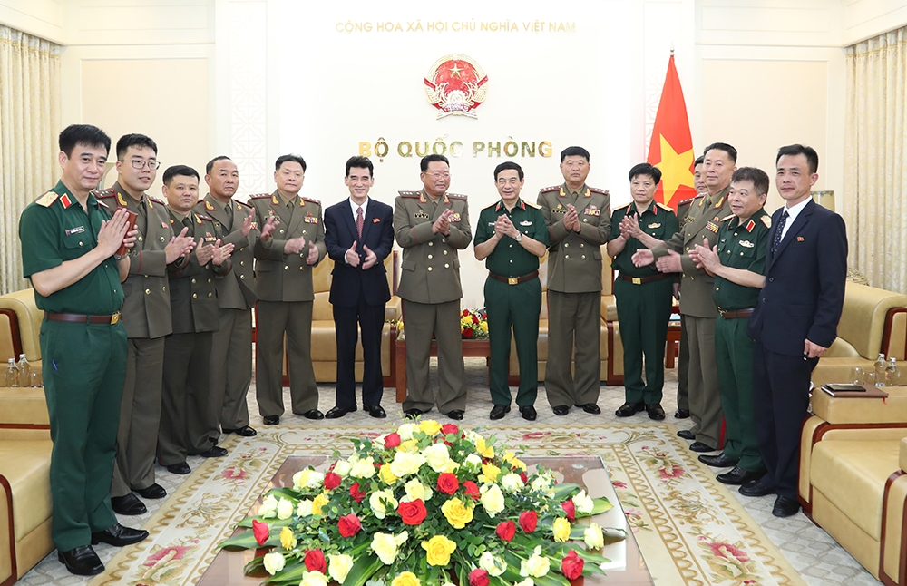 dai-tuong-phan-van-giang-tiep-trieu-tien-1.jpg