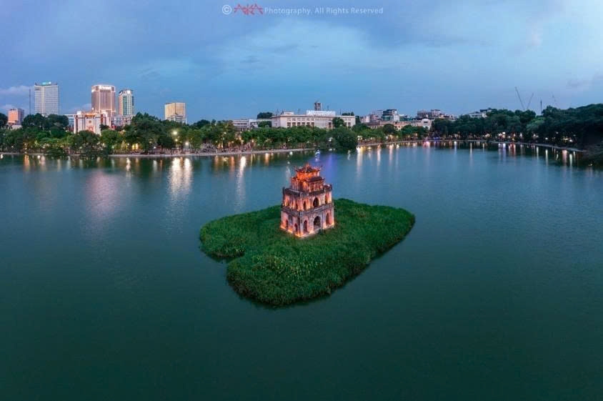 Hồ Gươm (Ảnh: Lê Việt Khánh)