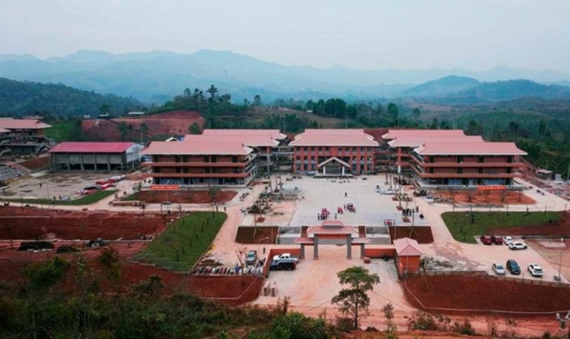 Trường phổ thông nội trú Tiểu học và THCS Si Pa Phìn được xây dựng khang trang, hiện đại. Ảnh: Hà Anh/Báo và phát thanh, truyền hình Điện Biên