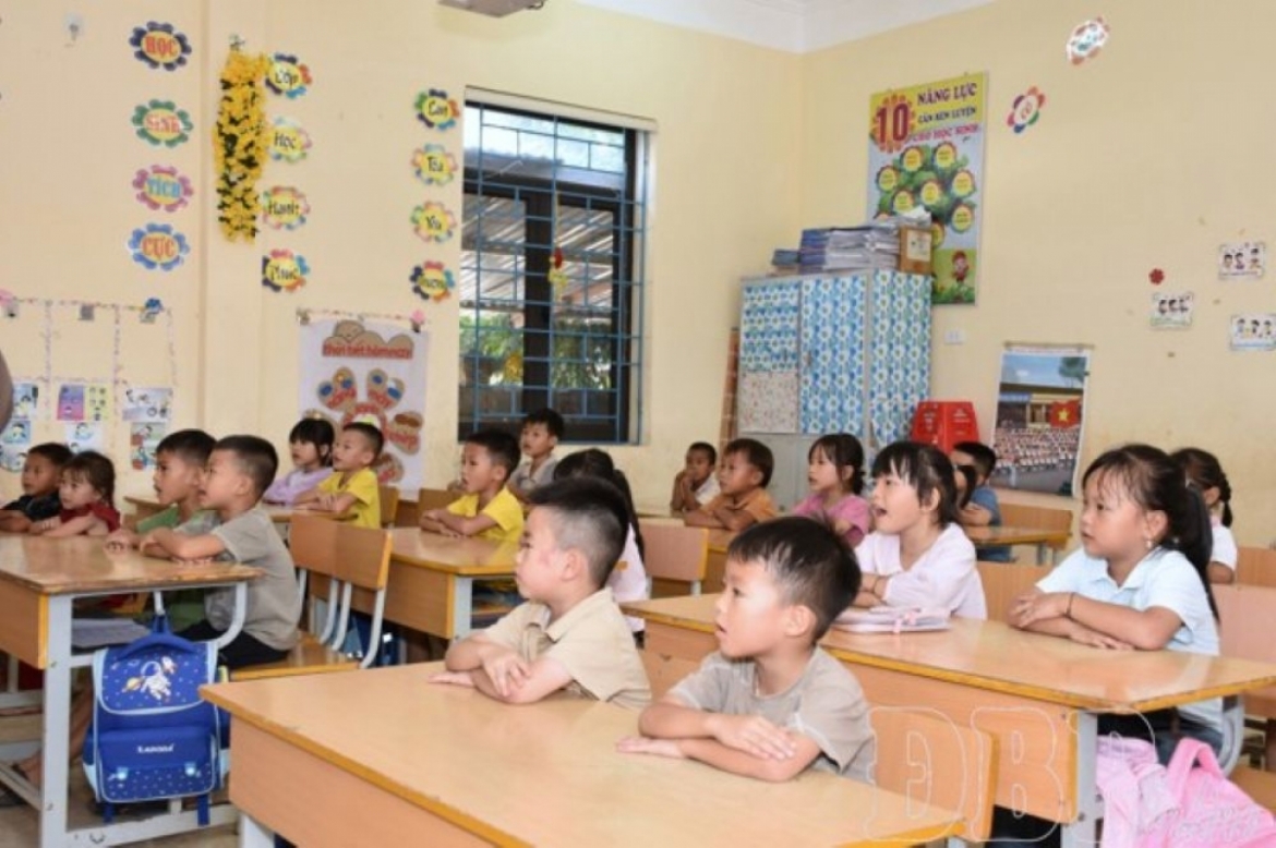 Học sinh khối lớp 1, Trường PTDTBT Tiểu học Trần Văn Thọ, xã Mường Nhé tăng cường học tiếng Việt trước thềm năm học 2026 - 2027. Ảnh: Quang Long/Báo và phát thanh, truyền hình Điện Biên