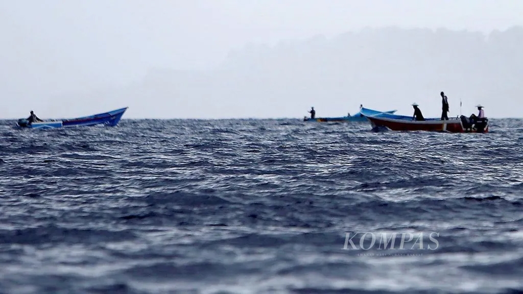 Ngư dân Indonesia câu cá ngừ ở Biển Banda. Ảnh: Kompass