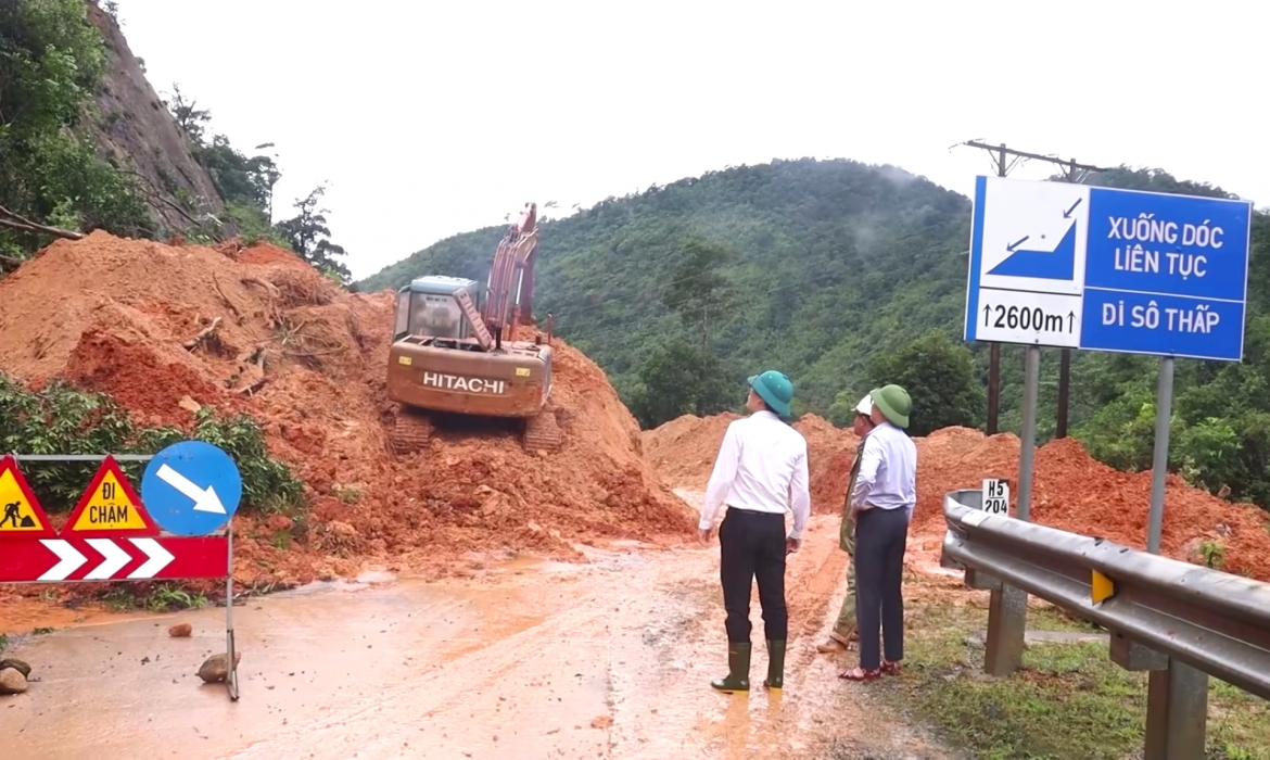 khac-phuc-sat-lo-tren-tuyen-duong-ho-chi-minh-di-xa-huong-phung.jpg