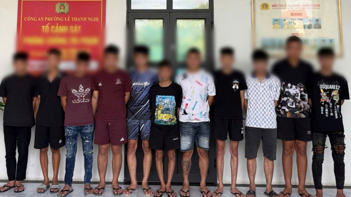khoi-to-12-doi-tuong-ve-hanh-vi-gay-roi-trat-tu-cong-cong-o-hai-phong.jpg