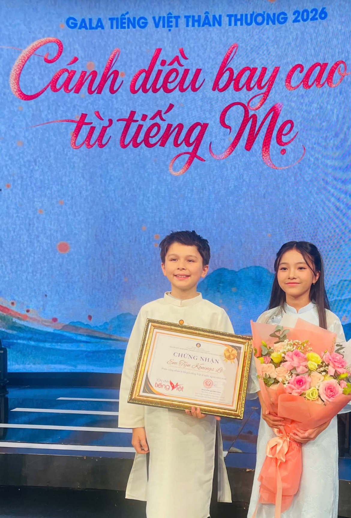 Tijn Konings Lê (Hà Lan) và Bảo Hân (Đan Mạch), những cô bé, cậu bé sinh ra và lớn lên ở nước ngoài, nhưng có tình yêu đặc biệt với Việt Nam và tiếng Việt