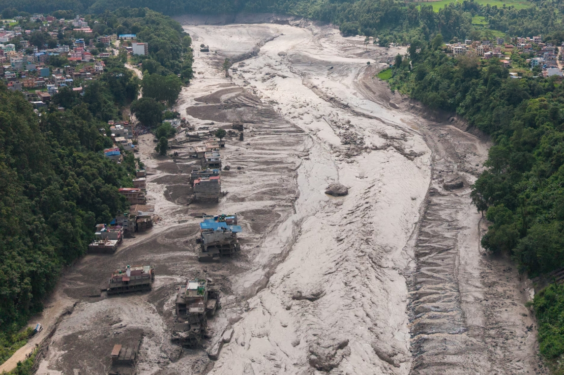 Lũ lụt ở Nepal. Ảnh: Reuters