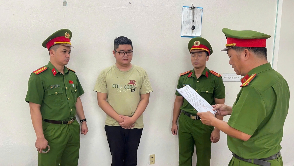Công an thành phố Đà Nẵng đã khởi tố, bắt tạm giam Nguyễn Đặng Duy để điều tra về hành vi “Lạm dụng tín nhiệm chiếm đoạt tài sản”.