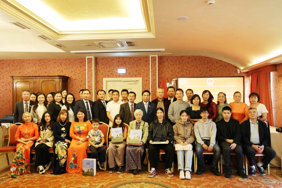 pctqh-voi-cong-dong-nguoi-viet.jpg
