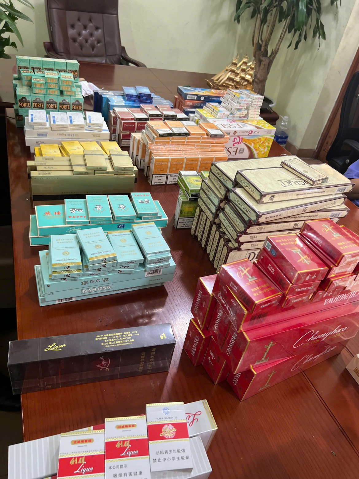 phat-hien-1.525-bao-thuoc-la-khong-ro-nguon-goc-tai-huong-tam-mart-1.jpg
