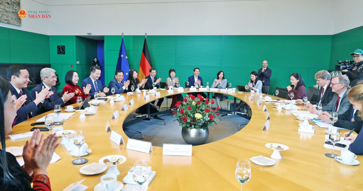 pho-chu-tich-quoc-hoi-nguyen-thi-thanh-hoi-dam-voi-pho-chu-tich-quoc-hoi-lien-bang-duc-bodo-ramelow-2.jpg