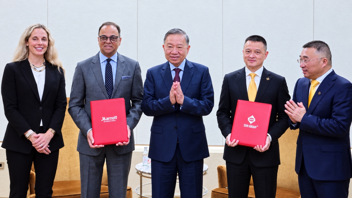 sun-group-trao-van-kien-hop-tac-voi-tap-doan-marriott.png