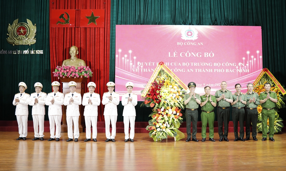 thanh-lap-cong-an-tp-bac-ninh-va-12-cong-an-phuongjpg.jpg