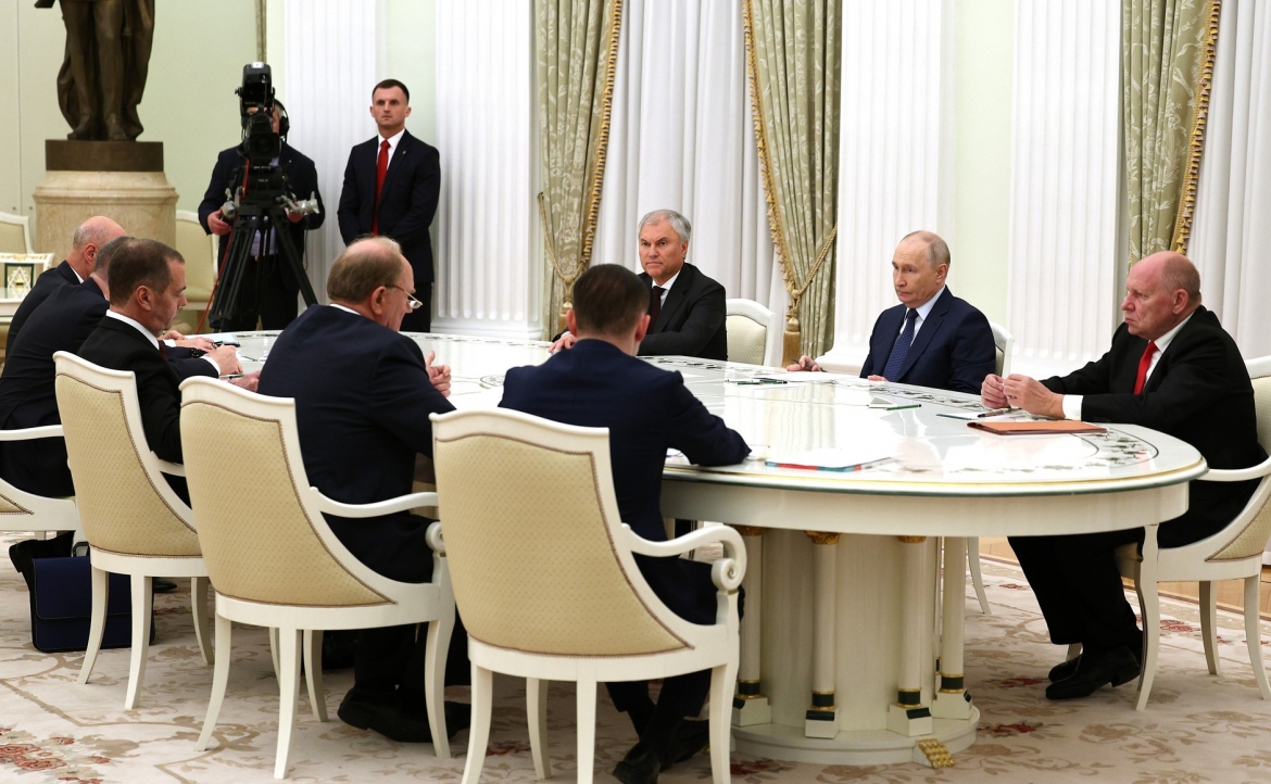Tổng thống Putin gặp lãnh đạo các đảng vào Duma Quốc gia khóa mới. (Nguồn: Điện Kremlin)