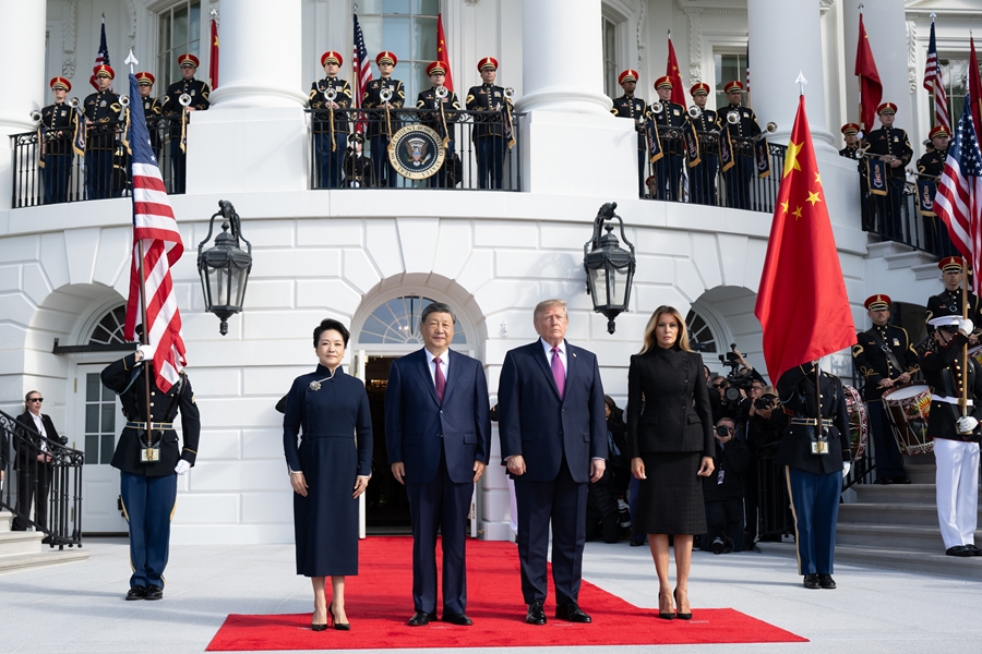 Tổng thống Mỹ Donald Trump và Đệ nhất phu nhân Melania Trump cùng Chủ tịch Trung Quốc Tập Cận Bình và Phu nhân Bành Lệ Viên tại lễ đón chính thức ở Nhà Trắng ngày 24/9. Ảnh: Tân Hoa xã