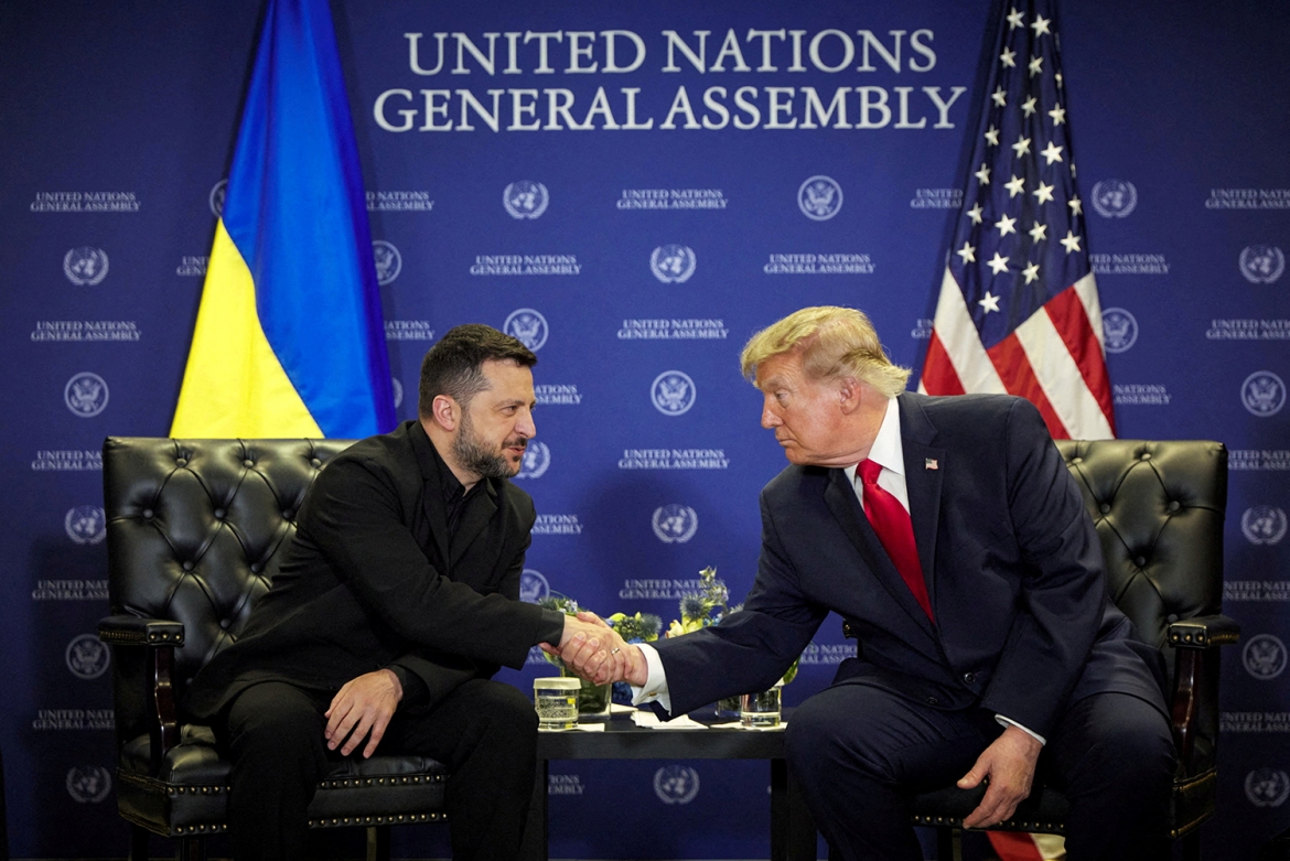 Tổng thống Ukraine Volodymyr Zelensky gặp Tổng thống Mỹ Donald Trump bên lề Đại hội đồng Liên Hợp Quốc, ngày 22/9/2026. Ảnh: Reuters