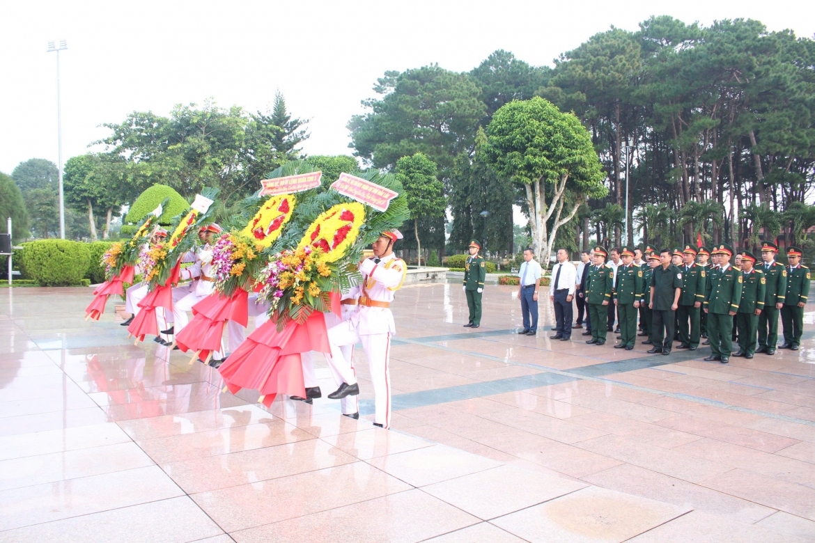 truoc-le-xuat-quan-da-vieng-nghia-trang-liet-si.jpeg