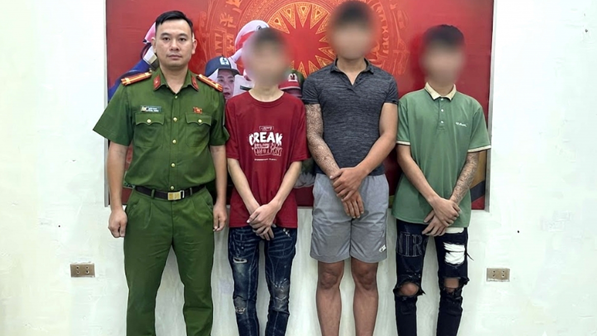 tu-vu-trom-mot-chiec-xe-lo-them-2-vu-trom-khac-3-doi-tuong-bi-khoi-to.jpg