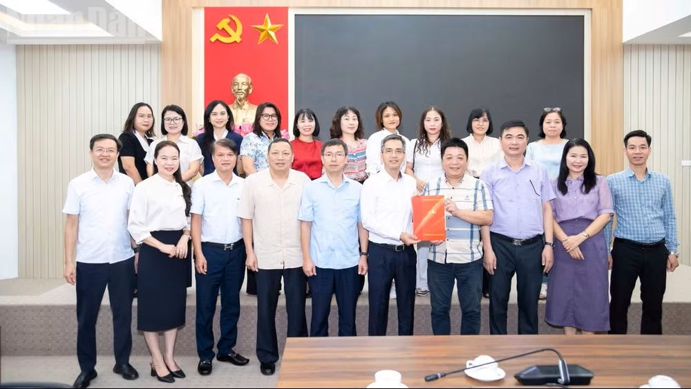 bao-nhan-dan-.jpg