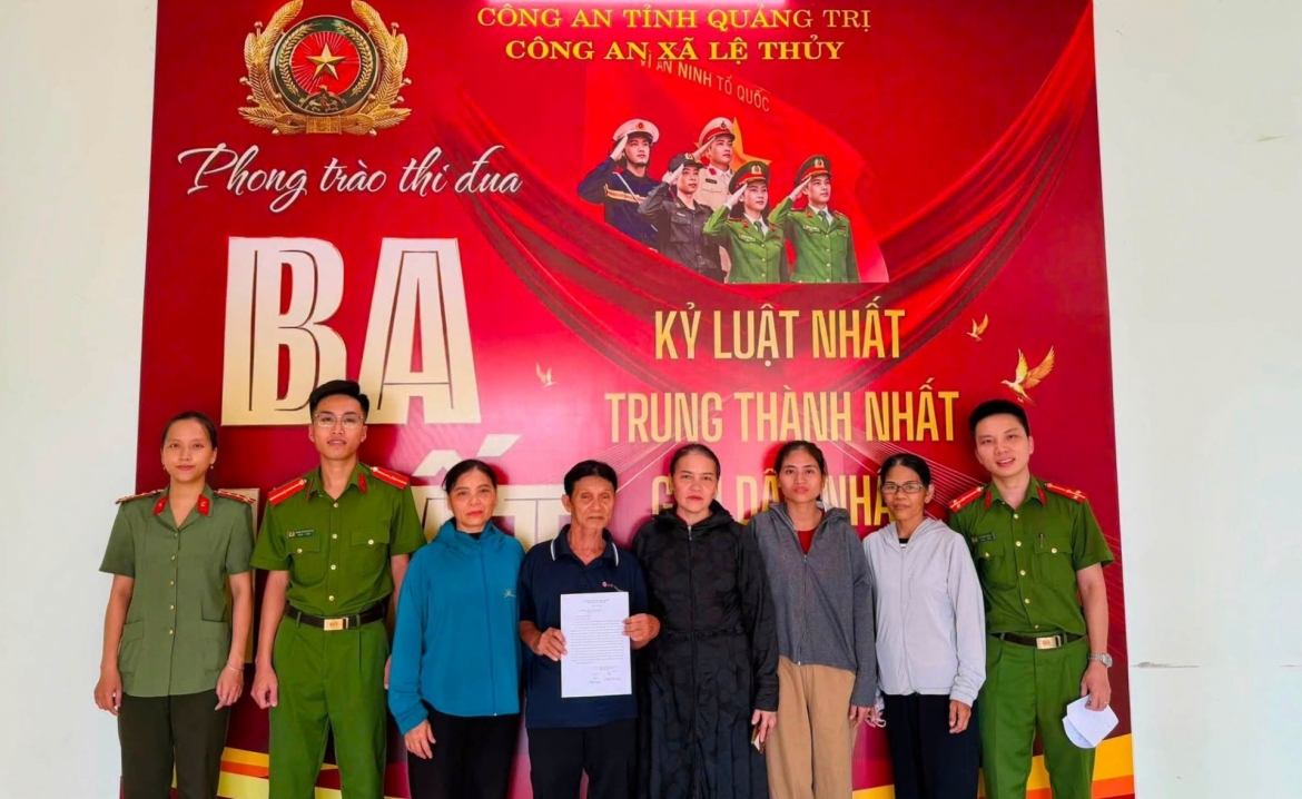 cong-an-xa-le-thuy-ho-tro-tim-kiem-nguoi-dan-ong-that-lac-21-nam-nguoi-cam-giay-tro-ve-doan-tu.jpg