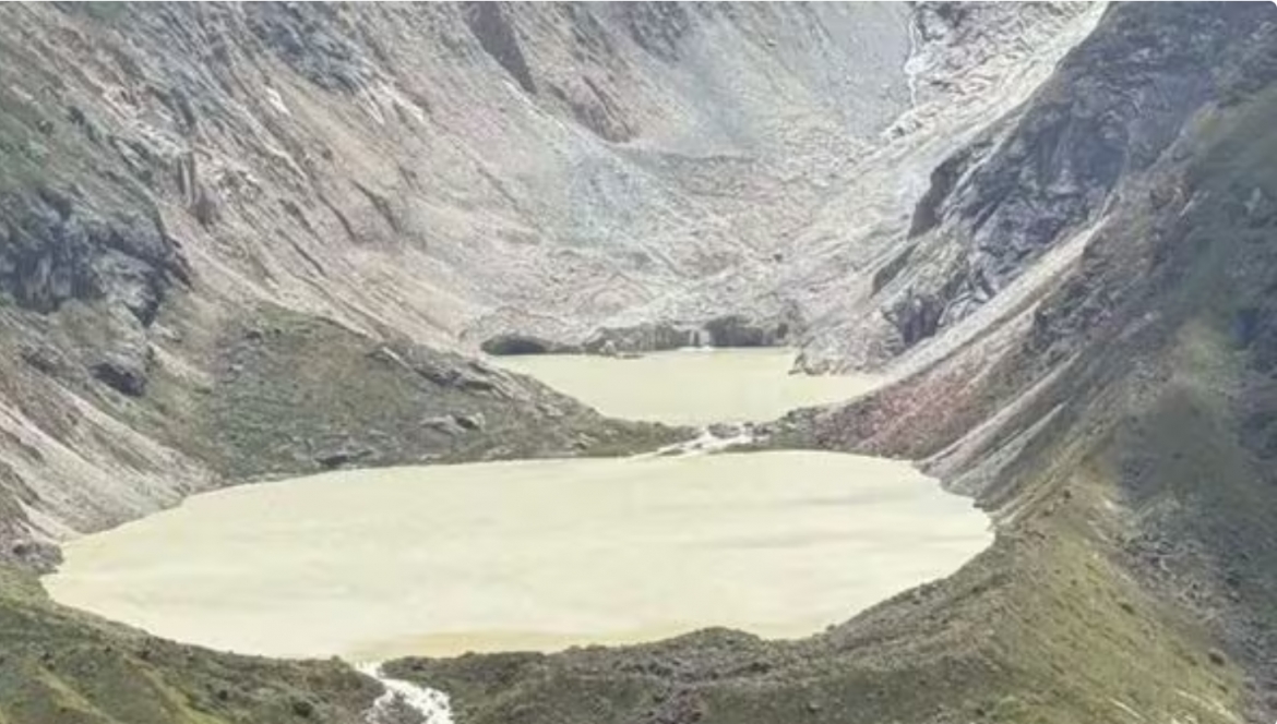 ho-bang-shintaphu-bhutan.-anh_-livemint.png