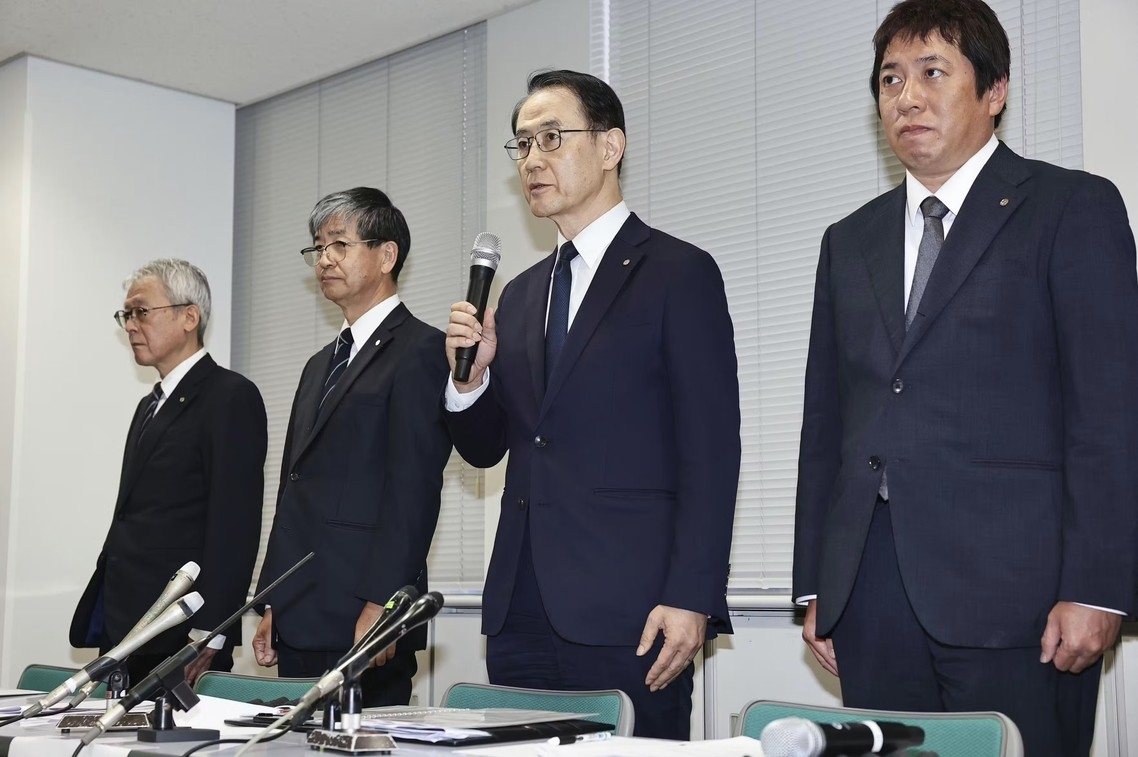 lanh-dao-dai-hoc-cong-lap-osaka-xin-loi-vi-de-xay-ra-su-co.-anh-kyodo.jpg
