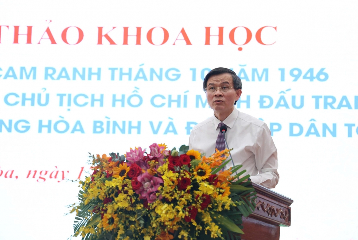PGS.TS Đoàn Minh Huấn, Ủy viên Bộ Chính trị, Giám đốc Học viện Chính trị quốc gia Hồ Chí Minh phát biểu tại Hội thảo