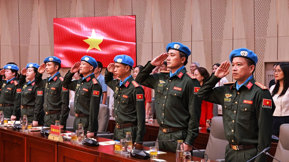 si-quan-viet-nam-gin-giu-hoa-binh-5.jpg