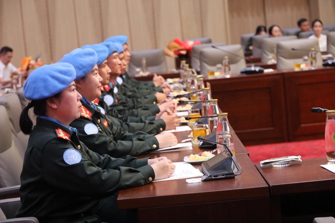 si-quan-viet-nam-lam-nhiem-vu-gin-giu-hoa-binh-2_1.jpg
