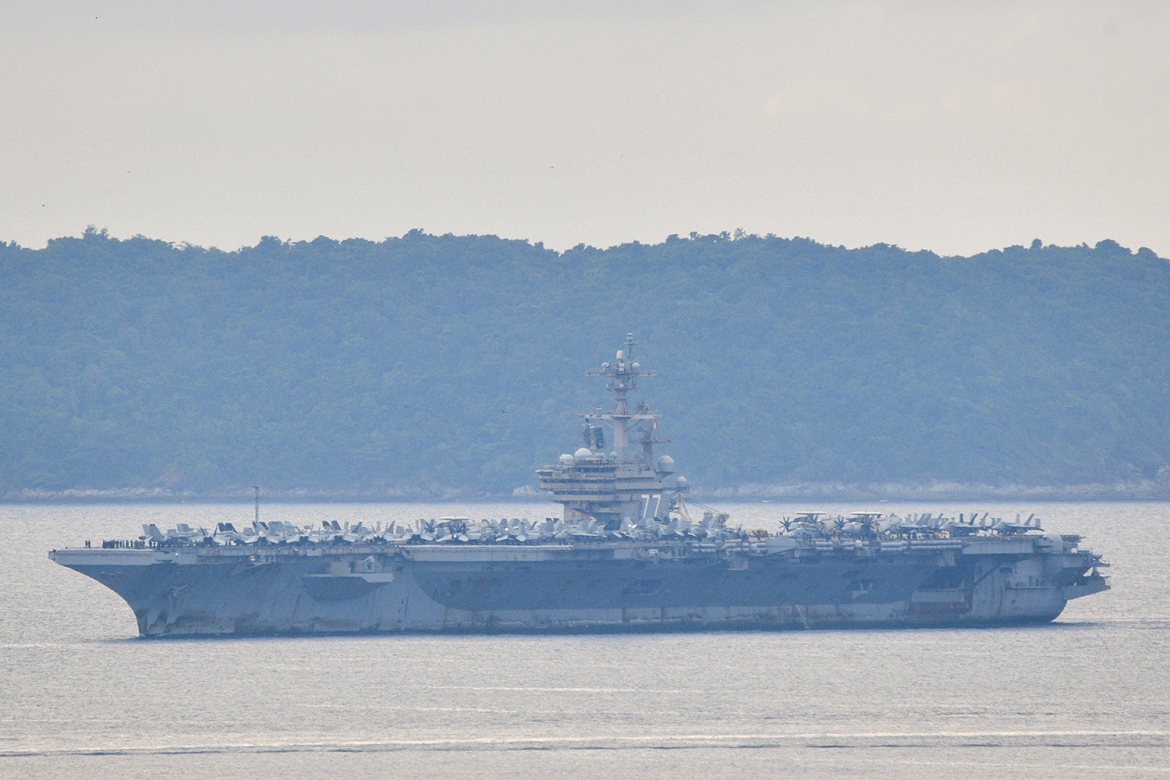 Tàu sân bay USS George H. W. Bush của Hải quân Mỹ ở gần cảng Phuket, Thái Lan ngày 4/10/2026. Ảnh: Reuters