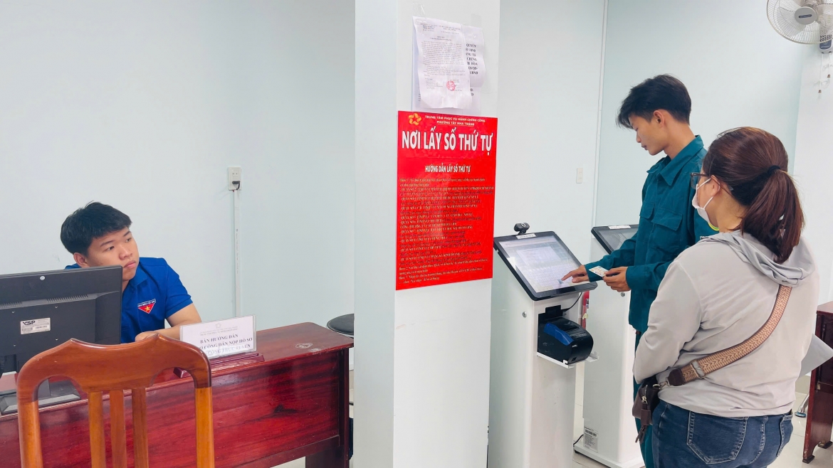 Hướng dẫn người dân thực hiện thủ tục hành chính trên nền tảng số