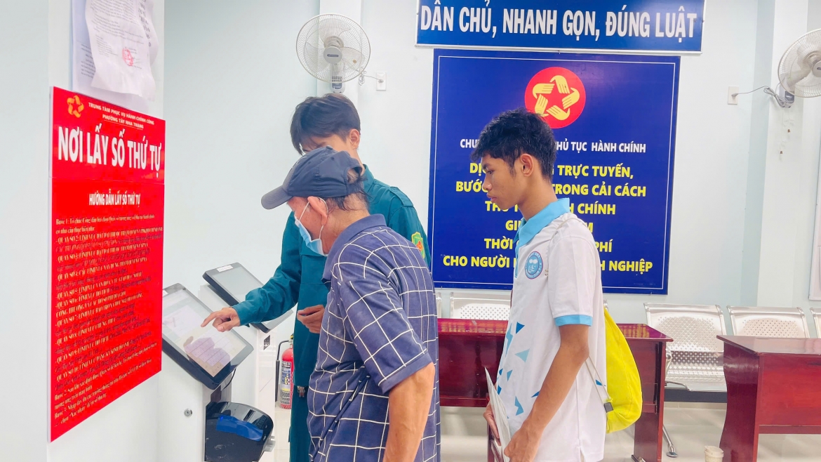 Hướng dẫn người dân thực hiện các thủ tục hành chính trực tuyến ở tỉnh Khánh Hòa
