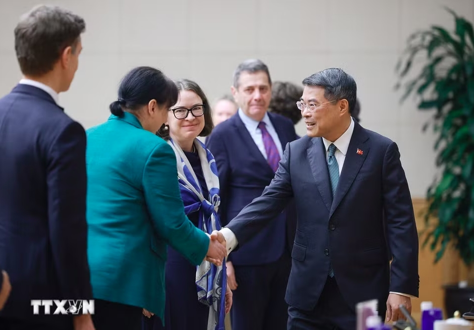 thu-tuong-gap-dai-su-eu.png