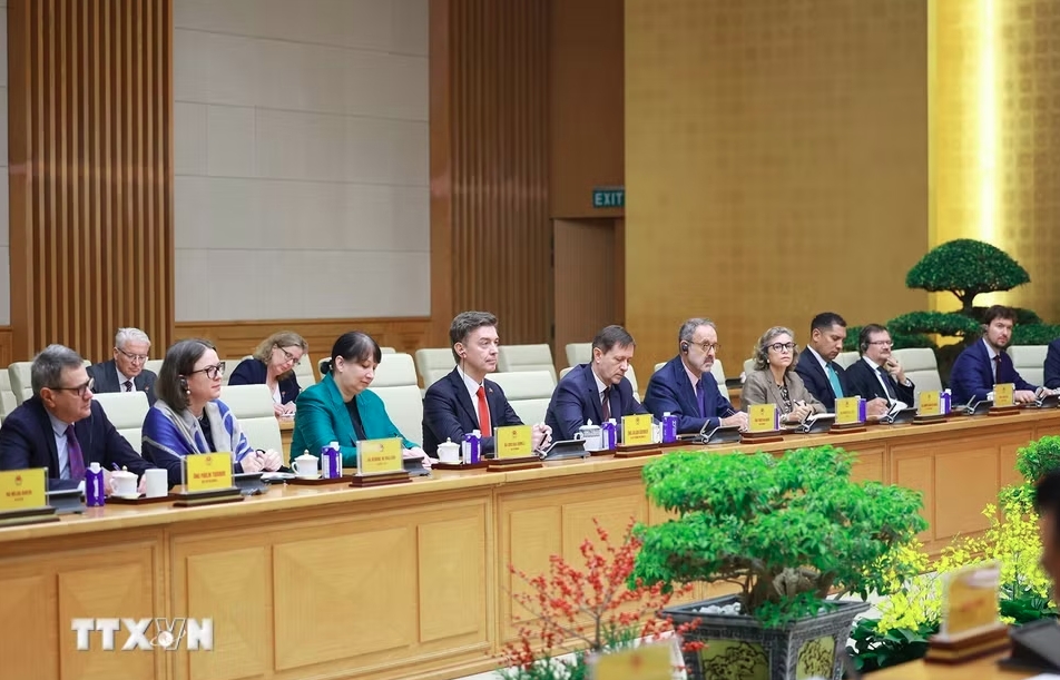 thu-tuong-tiep-dai-su-eu-3.png